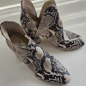 Steve Madden Women's  Rookie Snake Skin Ankle Boots Pointed Toe Bootie Size US 5